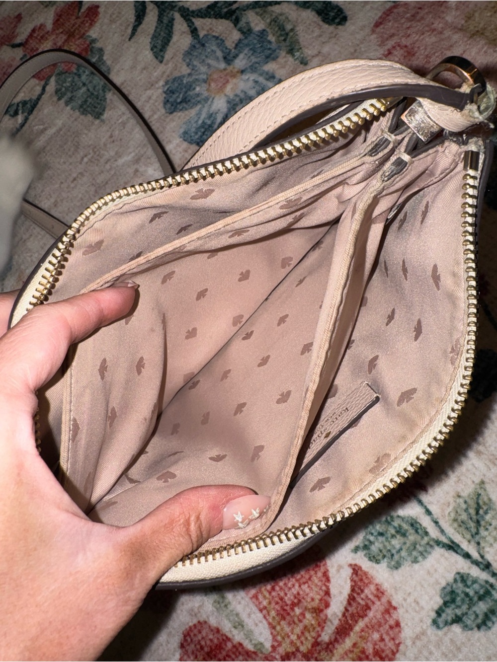 Well loved Kate Spade Two-Tone Beige and Cream Pebbled Leather Crossbody Bag - Picture 5 of 9